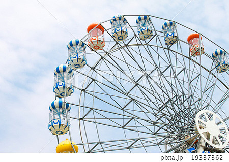 Ferris wheel on sky and cloud background 19337362