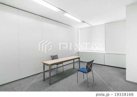 椅子と机 面接 面談 相談 table and desk 椅子と机 面接 面談 相談 table and desk 19338166