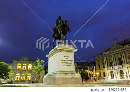 Statue in Geneva, Switzerland Statue in Geneva, Switzerland 19341425