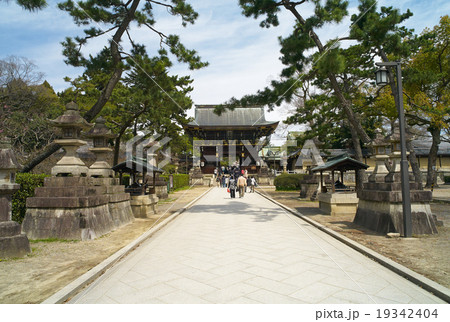 北野天満宮の参道, 桜門前、京都 19342404