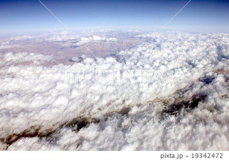 南米チリのアンデス山脈上空に発生した雲海 南米チリのアンデス山脈上空に発生した雲海 19342472