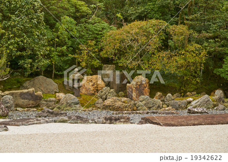 小堀遠州作「鶴亀の庭」の中央部、三尊組石と遥拝石, 金地院、京都 19342622