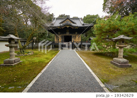 秋の金地院、東照宮の拝殿を超広角撮影、京都 19342629