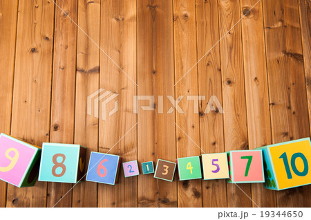 数字の描かれたブロック 数字の描かれたブロック 19344650
