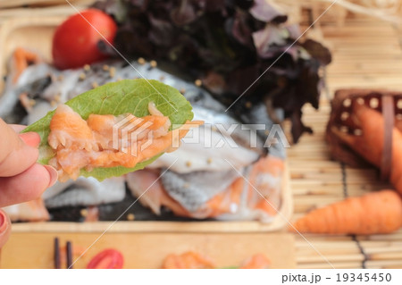 Salmon head for cooking and fresh salmon fillets . Salmon head for cooking and fresh salmon fillets . 19345450
