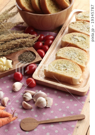 Garlic bread of herb delicious with making bread. Garlic bread of herb delicious with making bread. 19345787