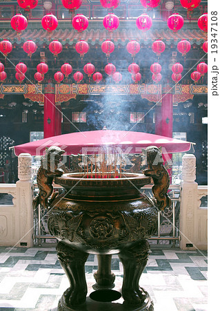 台湾　高雄　三鳳宮の香炉 19347108