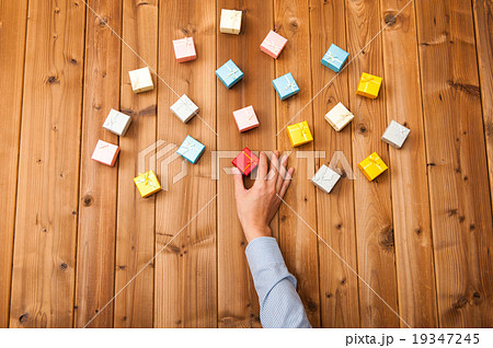 小さなプレゼントボックス 19347245