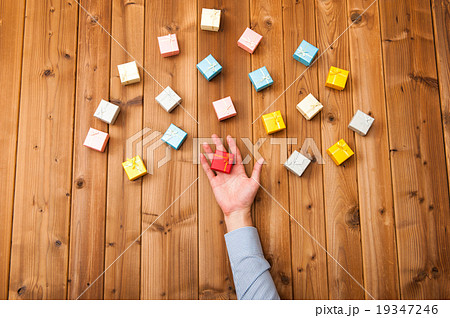 小さなプレゼントボックス 19347246