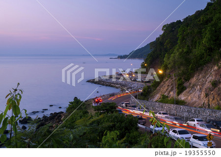 The road beside the sea 19355550