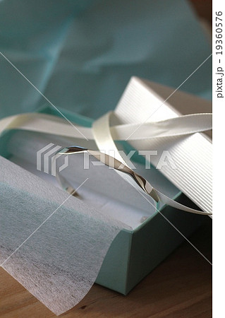 プレゼントのシルバーのバングル　シルバージュエリー 19360576