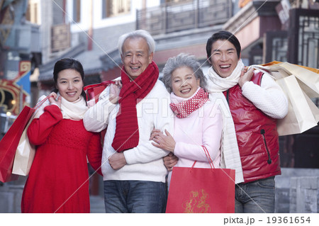 Family go shopping 19361654