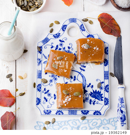 Salted caramel with pumpkin puree and seeds 19362149