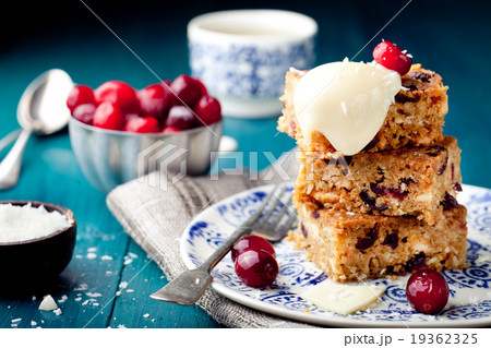 White chocolate cake, blondie, brownie, coconut 19362325