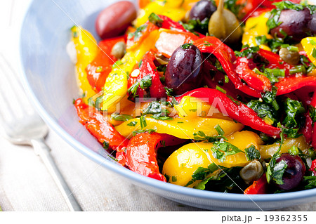 Roasted yellow and red bell pepper salad 19362355