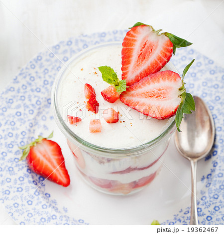 Strawberry tiramisu, trifle, custard dessert 19362467