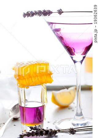 Martini, lavender, honey, lemon cocktail Vermouth 19362639