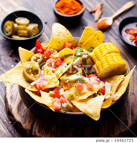 Tortilla nachos, chicken, jalapeno, salsa 19362725