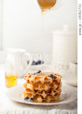 Fresh waffles with blueberries, maple syrup 19362731