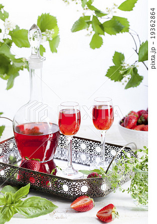 Strawberry and basil homemade liquor Strawberry and basil homemade liquor 19362864