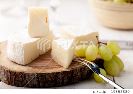 Brie, camembert cheese with fresh grape 19362880