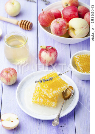 Honey, honeycombs and fresh apples Honey, honeycombs and fresh apples 19363045