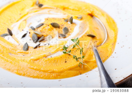 Pumpkin soup with cream, seeds and thyme 19363088