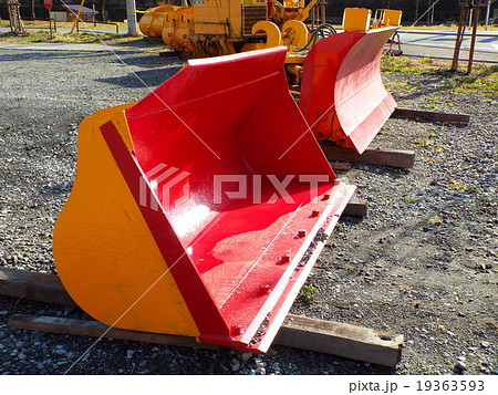 積雪の前に除雪車の出動体制が整いました 19363593