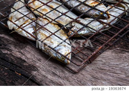 Grilled fish 19363674
