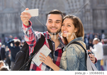 Couple with luggage doing selfie Couple with luggage doing selfie 19366001