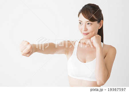 スポーツウエアの若い女性 スポーツウエアの若い女性 19367597