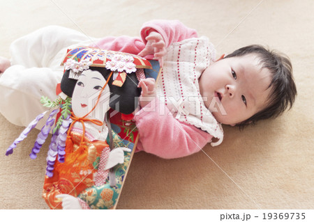 羽子板と赤ちゃん 羽子板と赤ちゃん 19369735