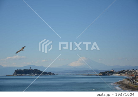 稲村ケ崎から見える富士山と江ノ島 19371604