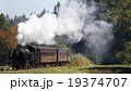 蒸気機関車　紅葉の只見線　農村 19374707