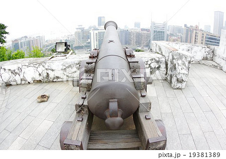 ギア要塞の大砲、市街地を望む(正面横)(右向き縦):中国 特別行政区 世界遺産・マカオ歴史地区 ギア要塞の大砲、市街地を望む(正面横)(右向き縦):中国 特別行政区 世界遺産・マカオ歴史地区 19381389