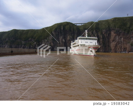 鹿児島県三島村硫黄島港フェリーみしま 19383042