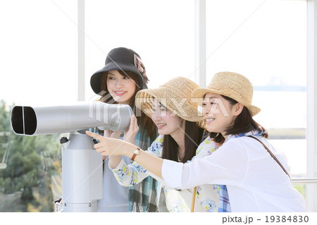 女性 3人 旅行イメージ 女性 3人 旅行イメージ 19384830