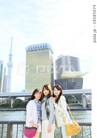 女性 3人 旅行イメージ 女性 3人 旅行イメージ 19385074