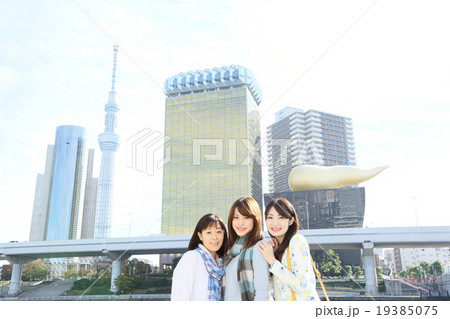 女性 3人 旅行イメージ 女性 3人 旅行イメージ 19385075