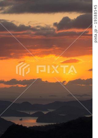 日生諸島の夜明けの風景 19388545