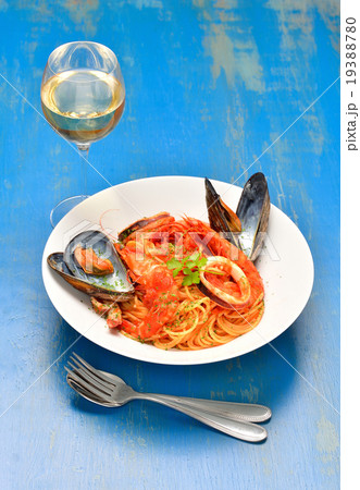 ペスカトーレ(イタリアンのパスタ、魚介類のトマトソース)。 ペスカトーレ(イタリアンのパスタ、魚介類のトマトソース)。 19388780