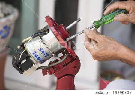 Assembling Fan Motor 19390305