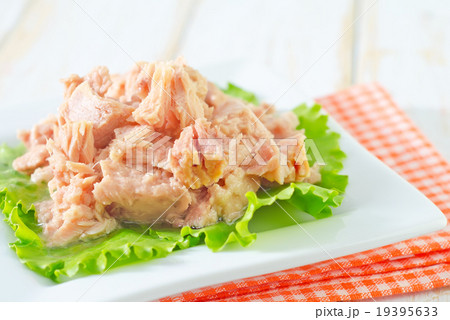 salad from tuna 19395633