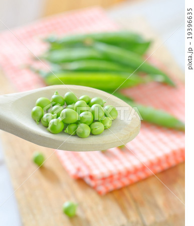 green peas green peas 19396635