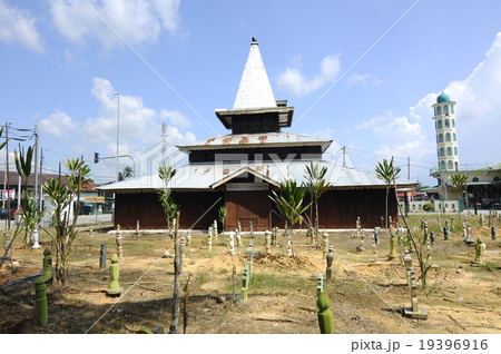 Tinggi Mosque or Banjar Mosque  19396916