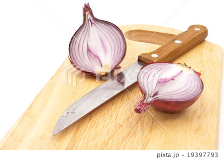 Red onion with knife Red onion with knife 19397793