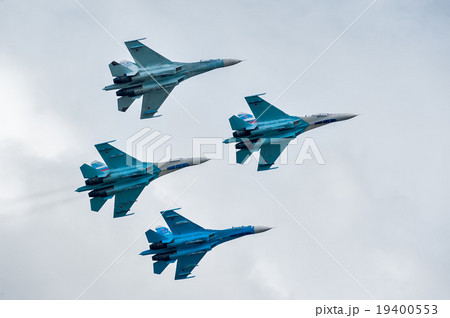 Group flight of russian pilotage team on SU-27 19400553