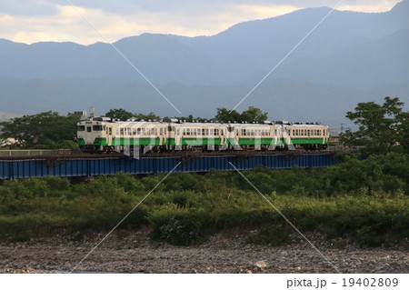 阿賀川を渡る只見線キハ40（非冷房車） 19402809