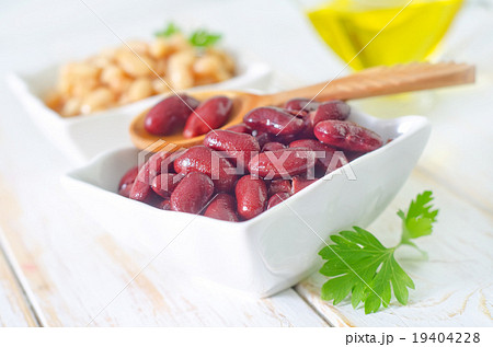 red and white beans 19404228
