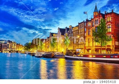 Famous Amstel river and night view  19405410